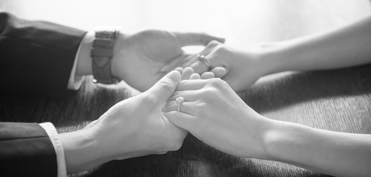 thorngrove manor engagement shoot - rya & evan 5 Holding hands