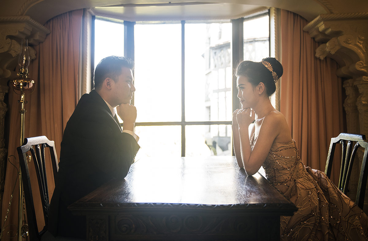 thorngrove manor engagement shoot - rya & evan 17 Looking at each other