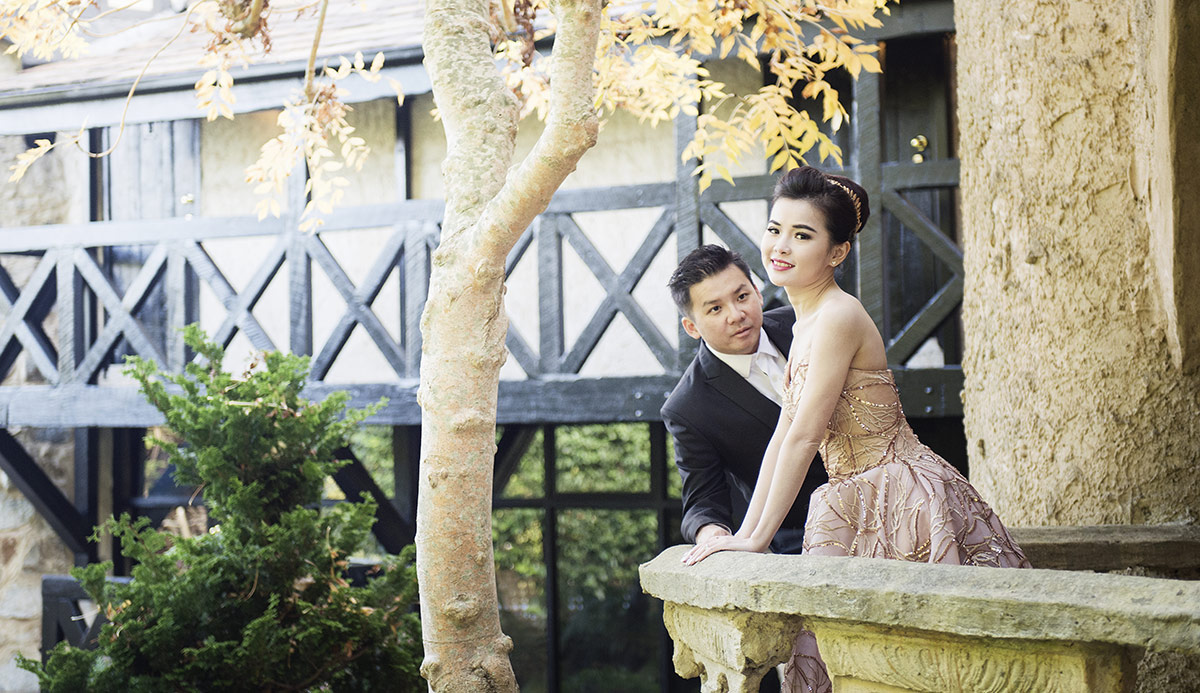 thorngrove manor engagement shoot - rya & evan 21 On the balcony