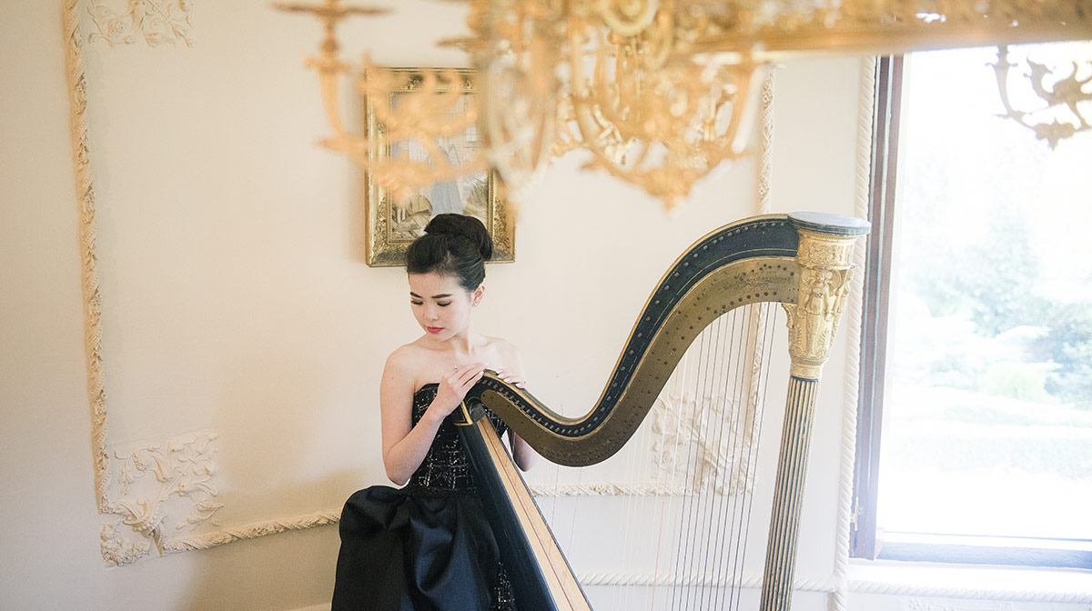 thorngrove manor engagement shoot - rya & evan 15 Playing the harp