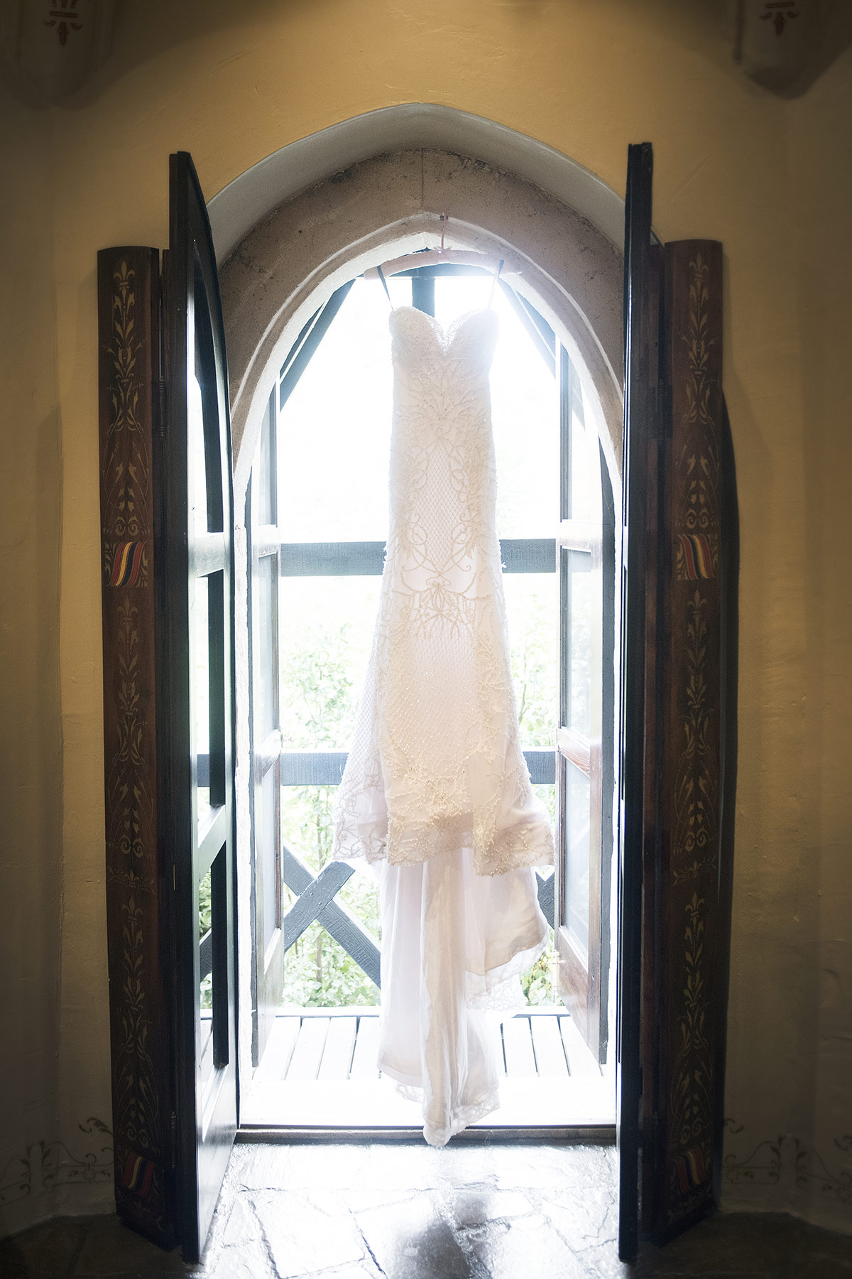 thorngrove manor engagement shoot - rya & evan 20 Wedding dress