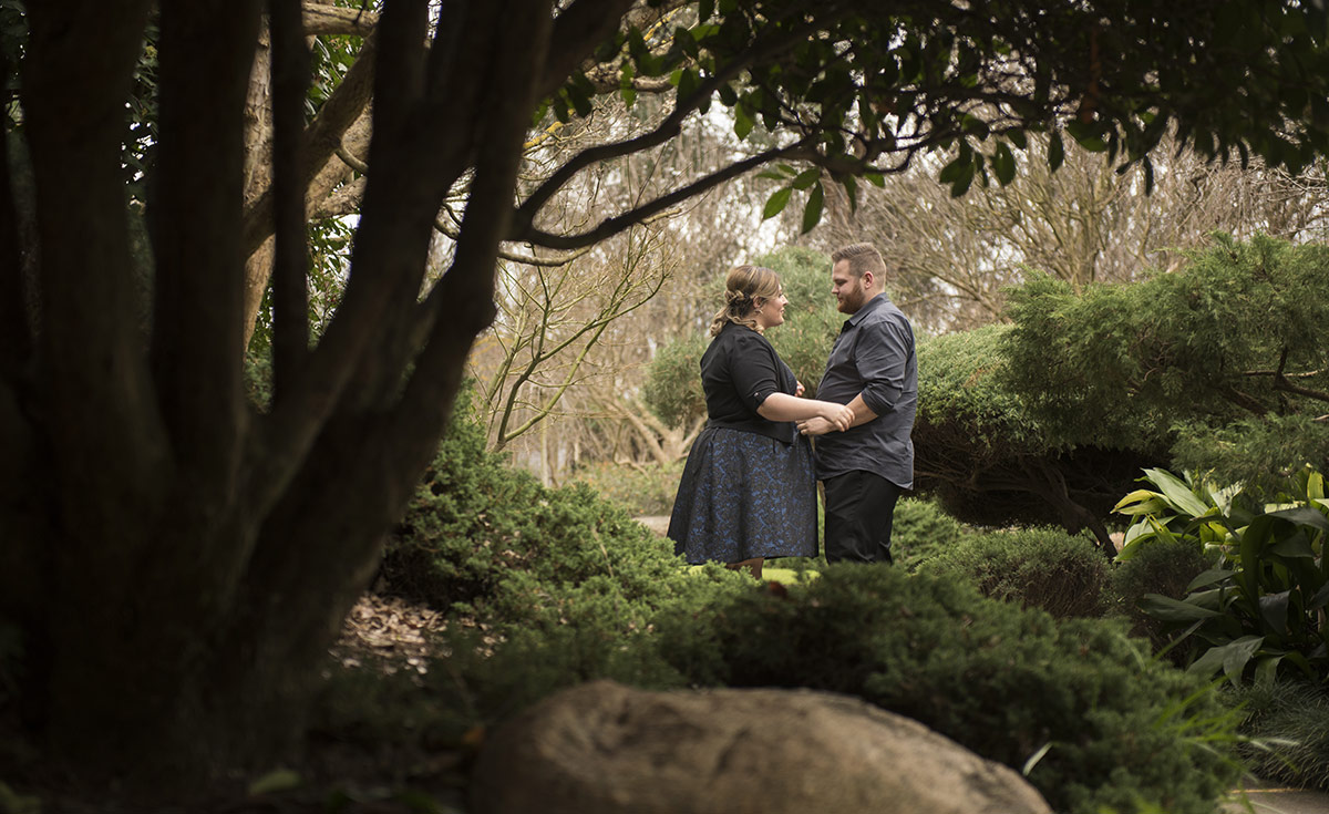 Holding one another in Himeji gardens