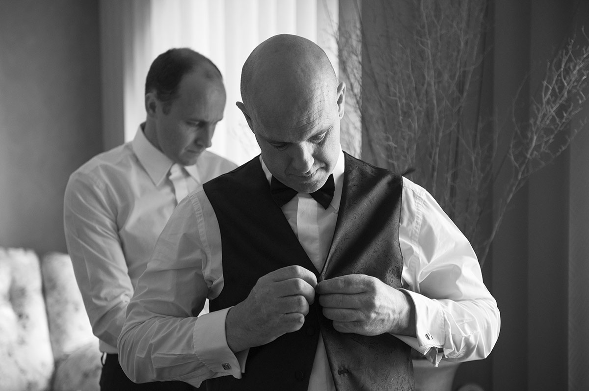 rendezvous experience wedding - eleanor & justin 7 Buttoning up vest