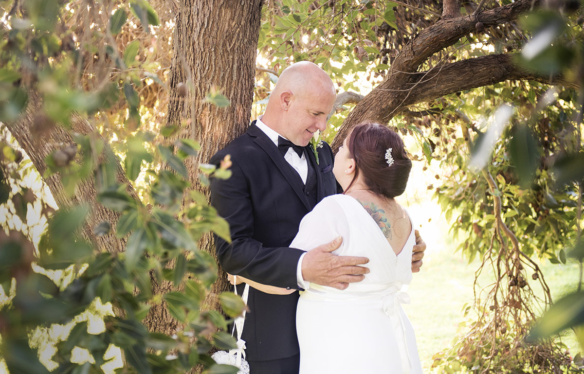 rendezvous experience wedding - eleanor & justin 31 Hugging under a tree