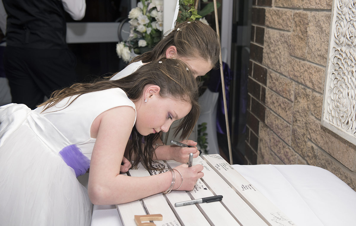 rendezvous experience wedding - eleanor & justin 38 Signing guest book