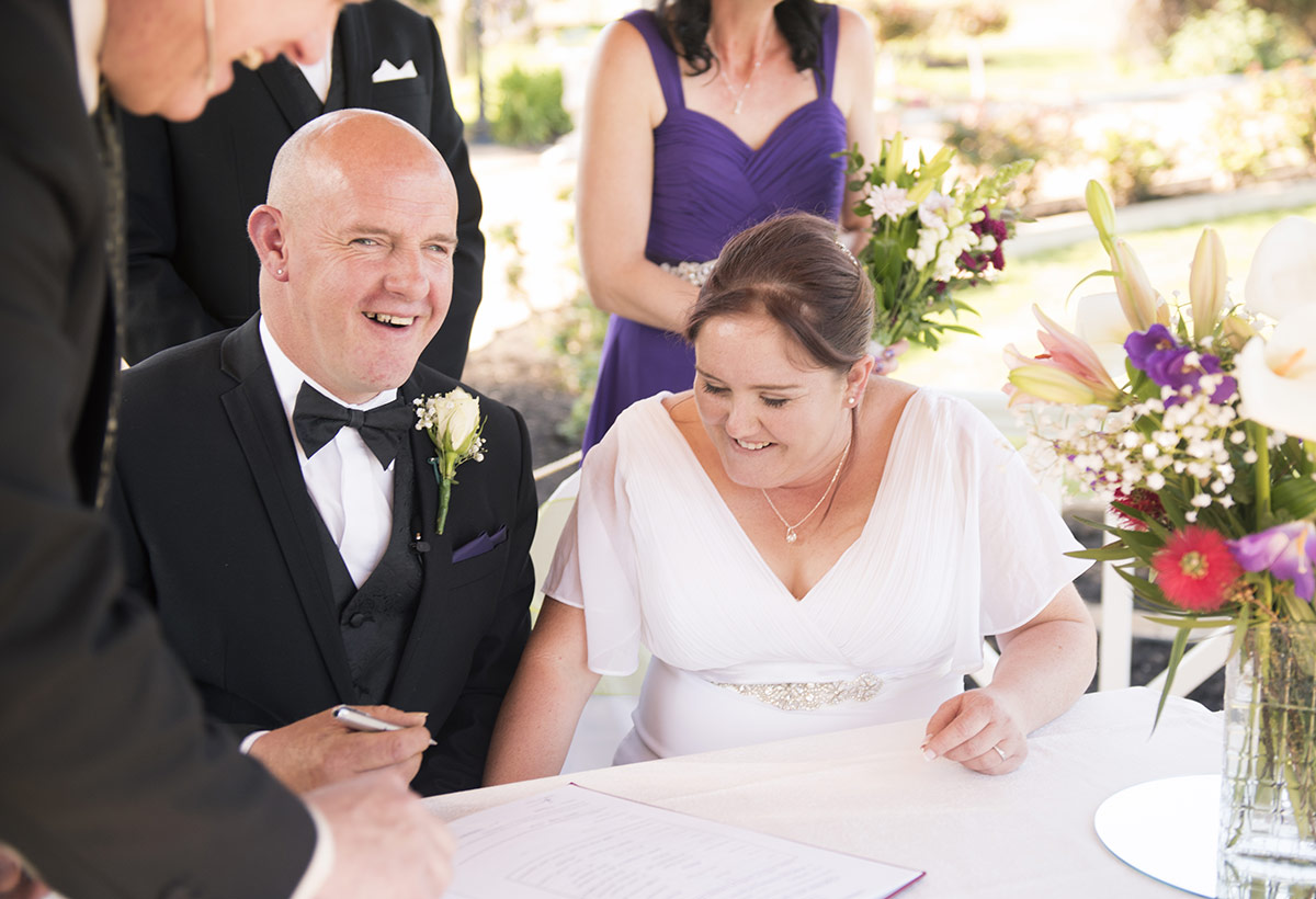 rendezvous experience wedding - eleanor & justin 22 Signing the registry
