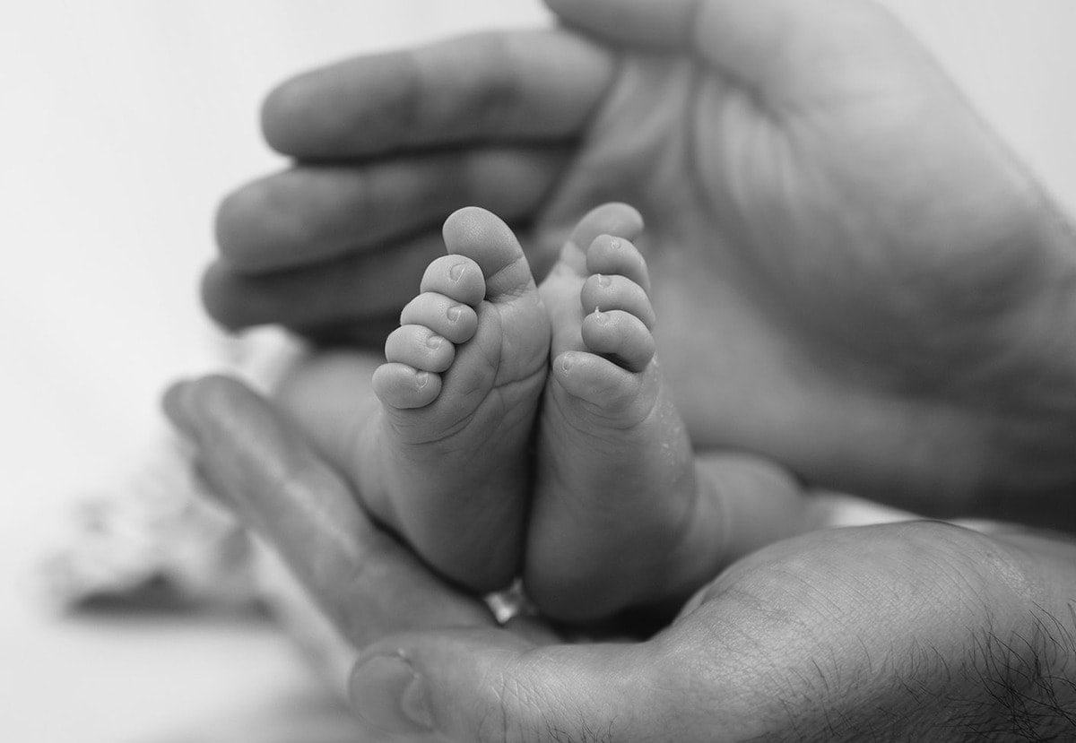 baby hasan - newborn shoot 22 Little feet