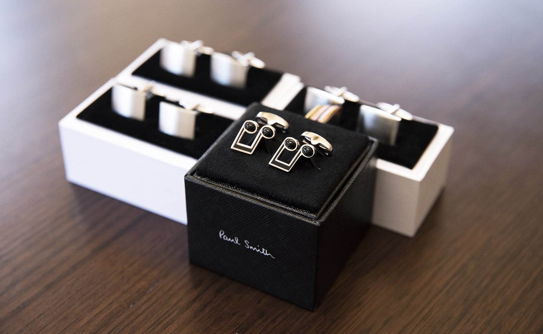 serafino wines wedding - claire & arron 10 Grooms cufflinks