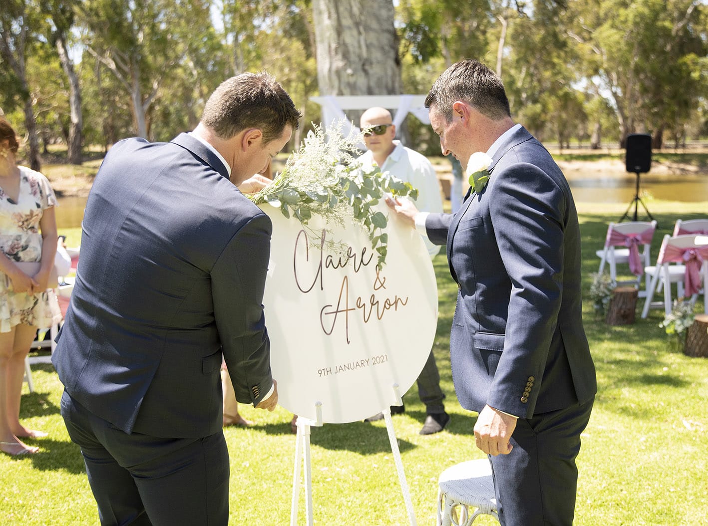 serafino wines wedding - claire & arron 34 Holding up the wedding sign