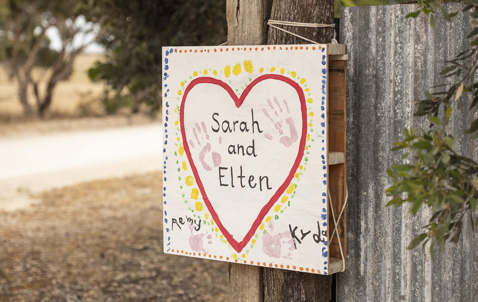crabtree farm wedding - sarah & elten 8 Homemade wedding sign