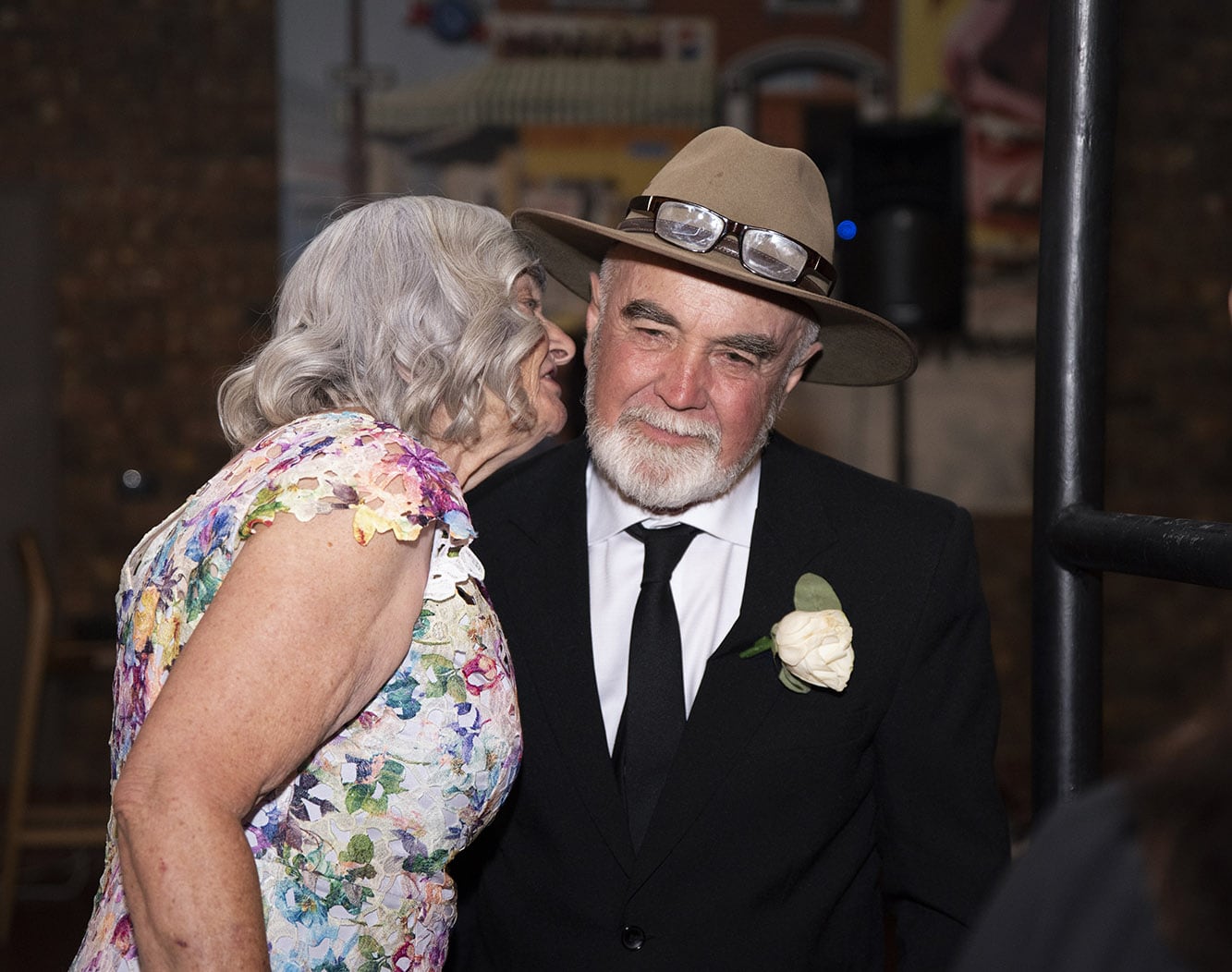serafino wines wedding - claire & arron 81 kiss