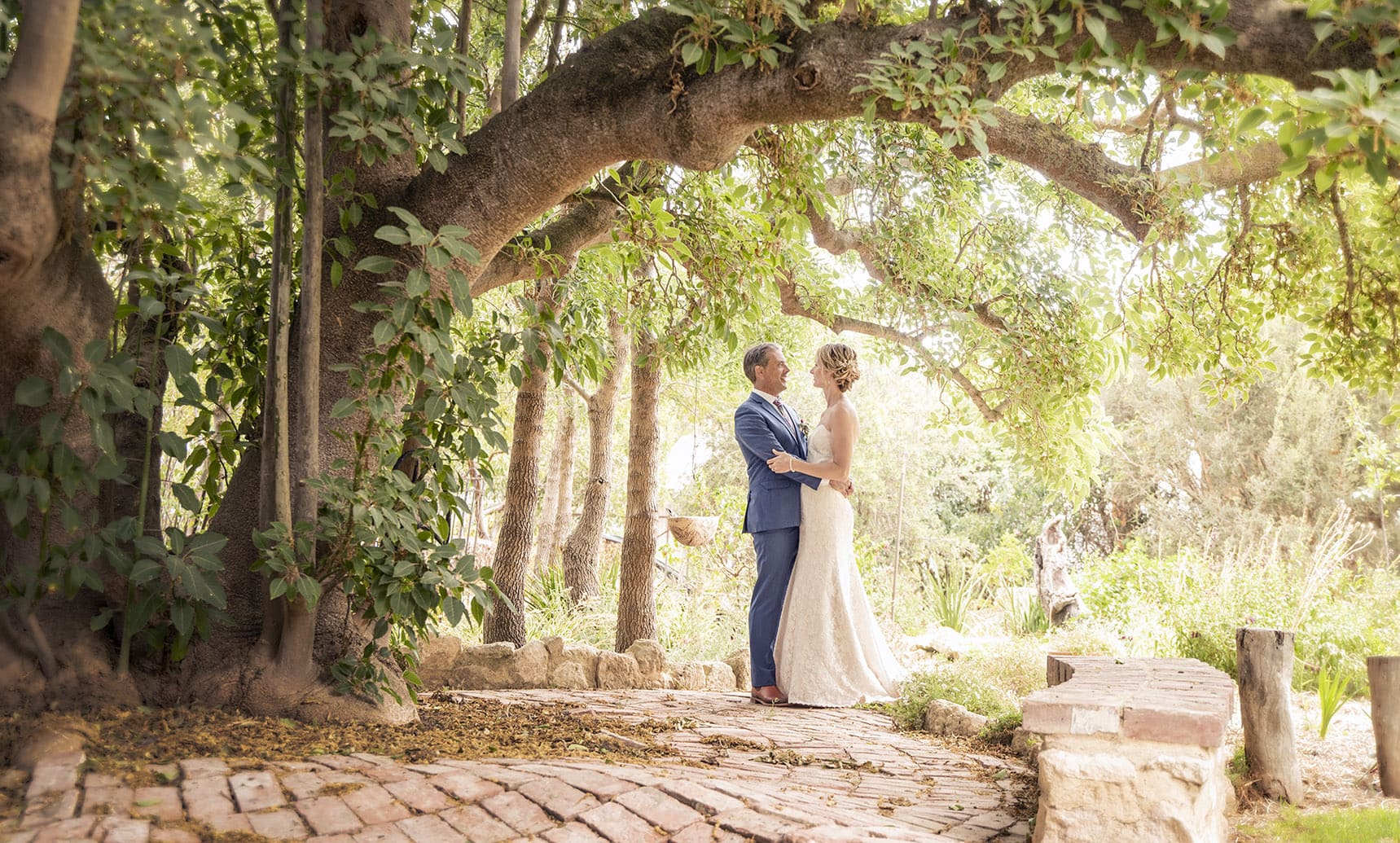 crabtree farm wedding - sarah & elten 38 Under a large tree on the grounds of Crabtree Farm