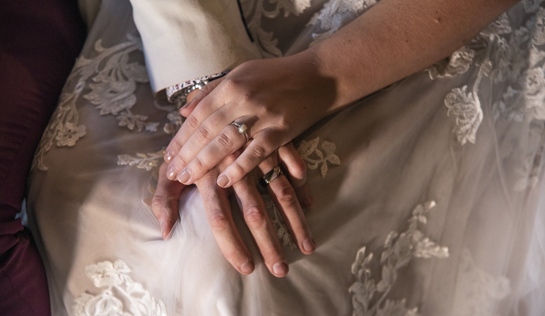 old oval estate wedding - suzie & jay 102 Closeup of hands with wedding bands