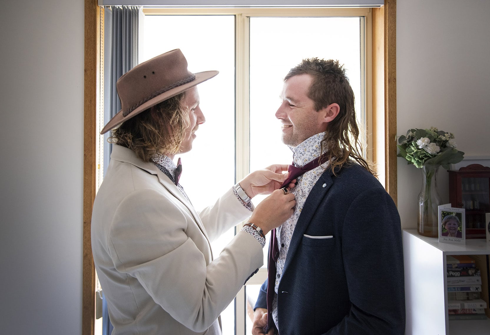 old oval estate wedding - suzie & jay 62 helping tie tie