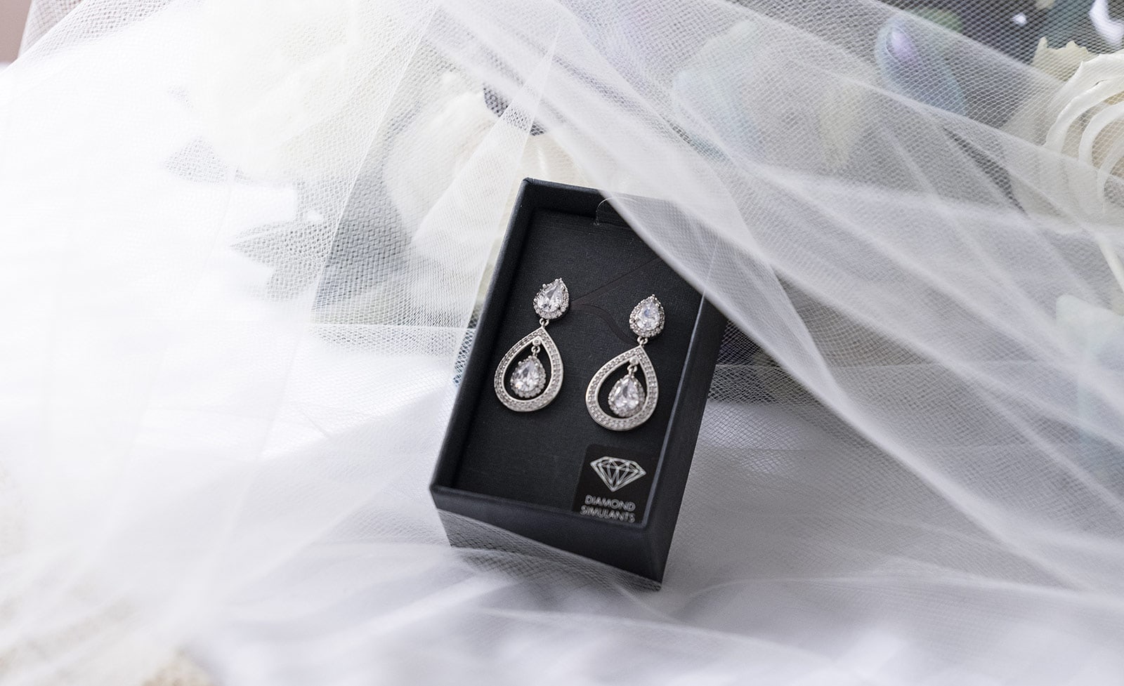 mount lofty house wedding - katrina & lucas 15 Bridal ear rings