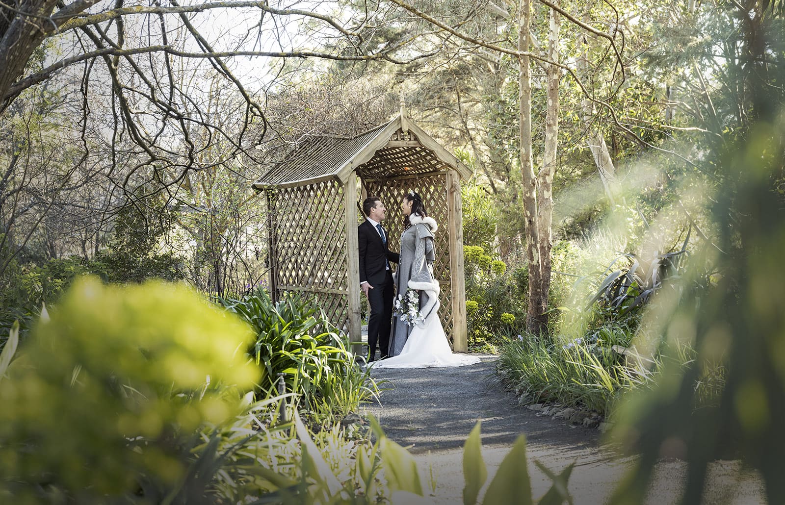 mount torrens hotel wedding - clare & craig 52 bride and groom under little hut