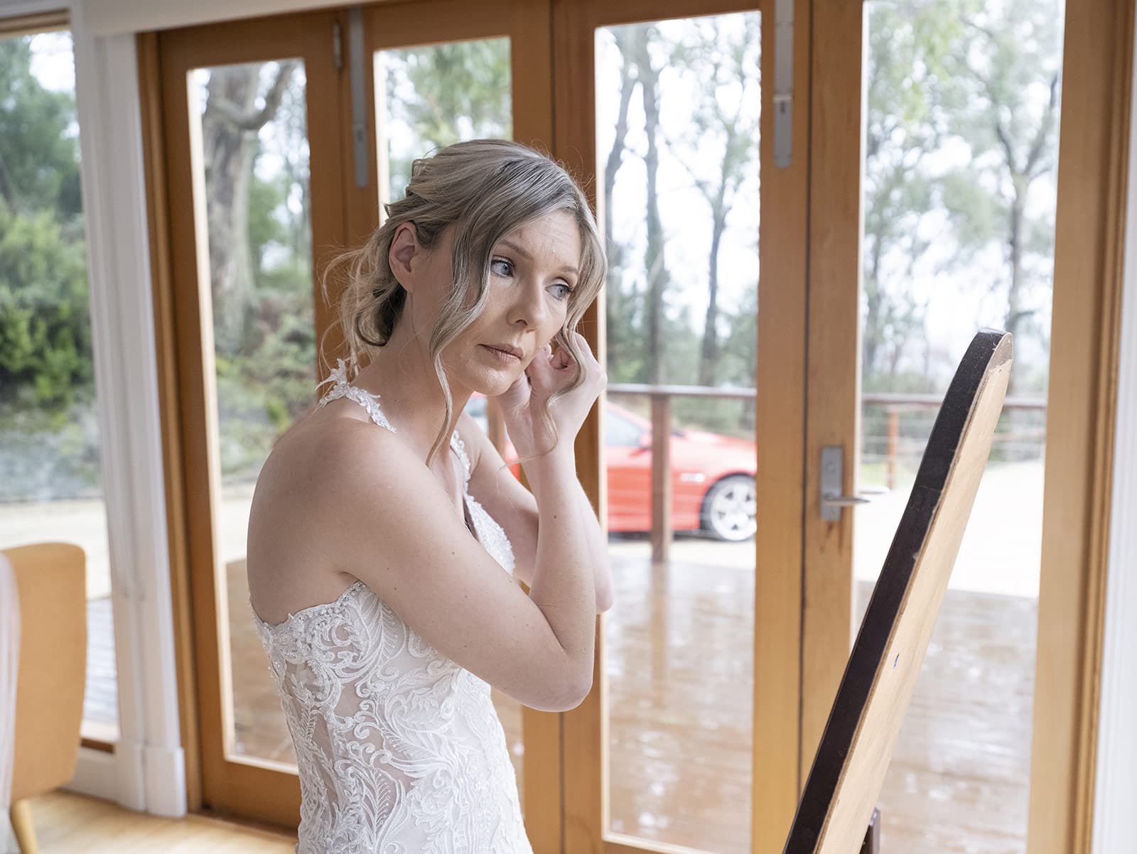 mount lofty house wedding - katrina & lucas 22 Bride putting on ear rings