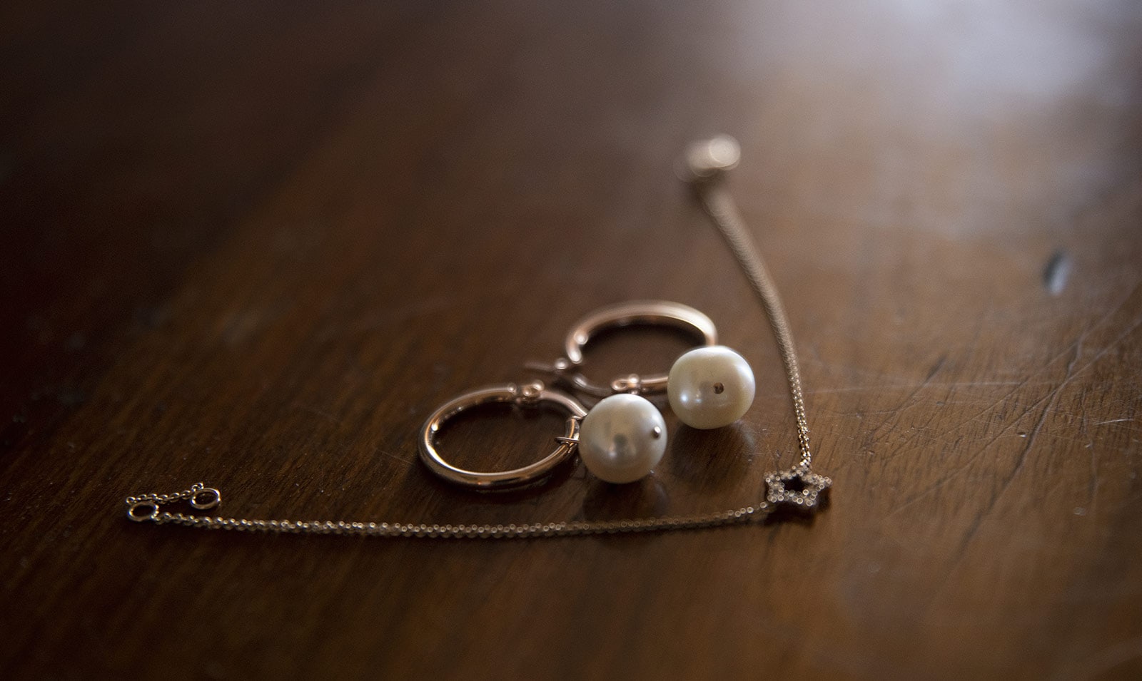coriole wines wedding - marielle & brendan 11 Bridal affects on wooden top