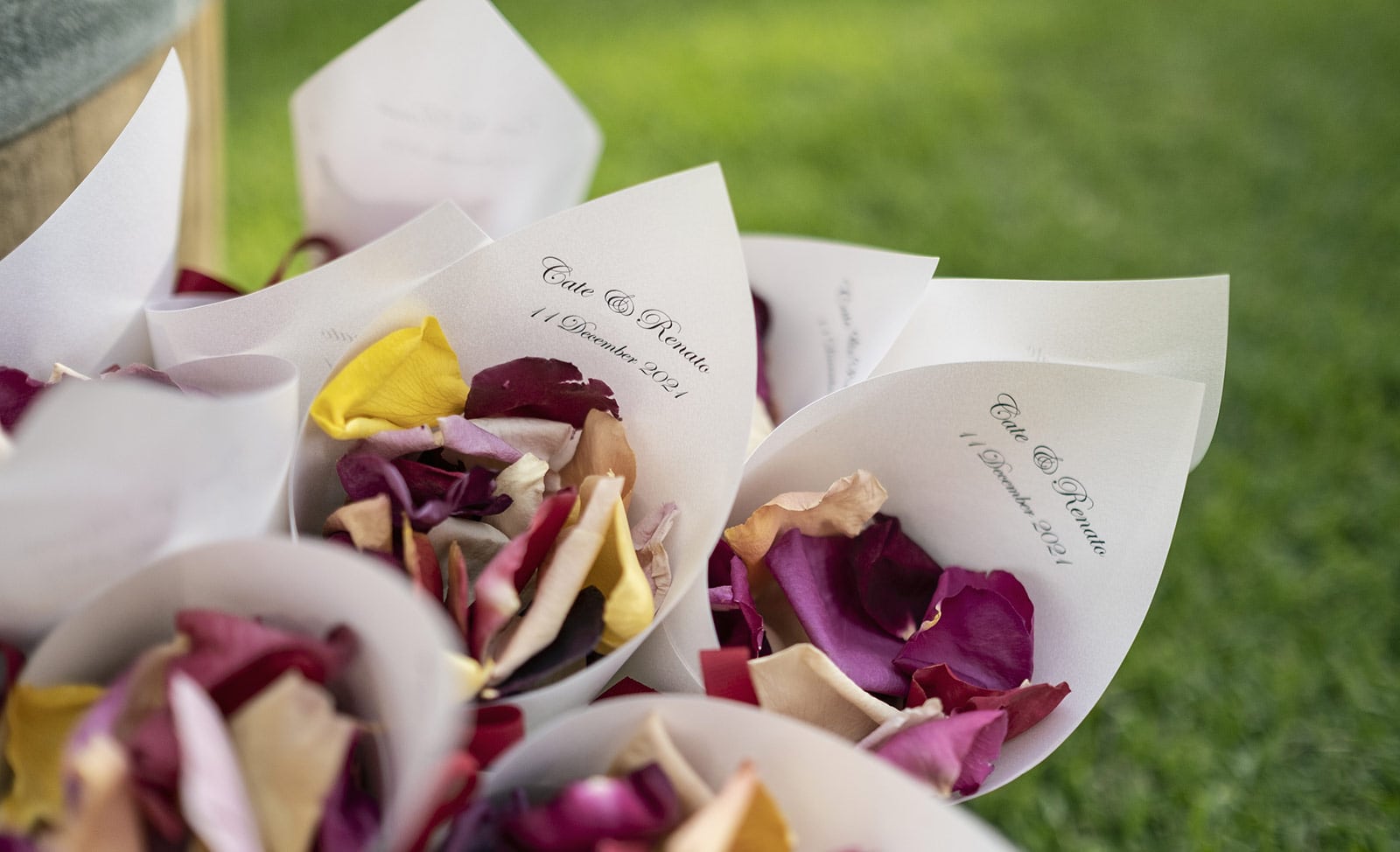 lake breeze wines wedding - cate & renato 23 Bridal confetti