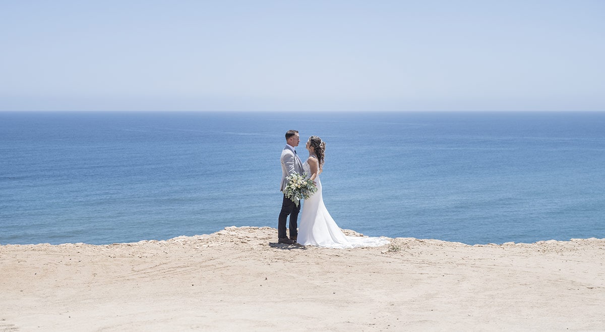 big easy radio wedding - leanne & evan 15 Bride and groom overlooking the horizon