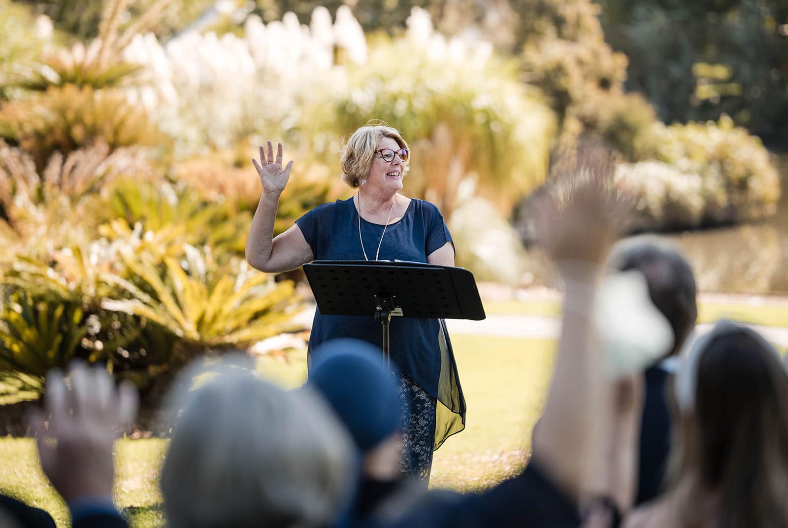 adelaide botanic gardens cycad collection wedding - joanne & blake 10 Celebrant raising hand
