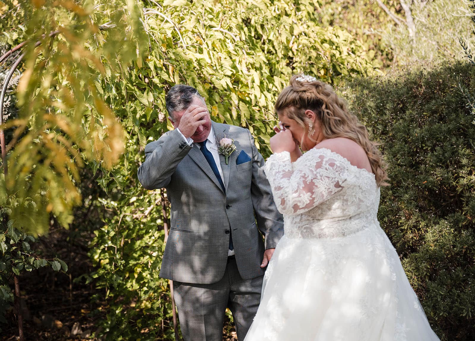 mclaren vale ekhidna wines wedding - kait & brayden 25 Dad's first look of bride reaction