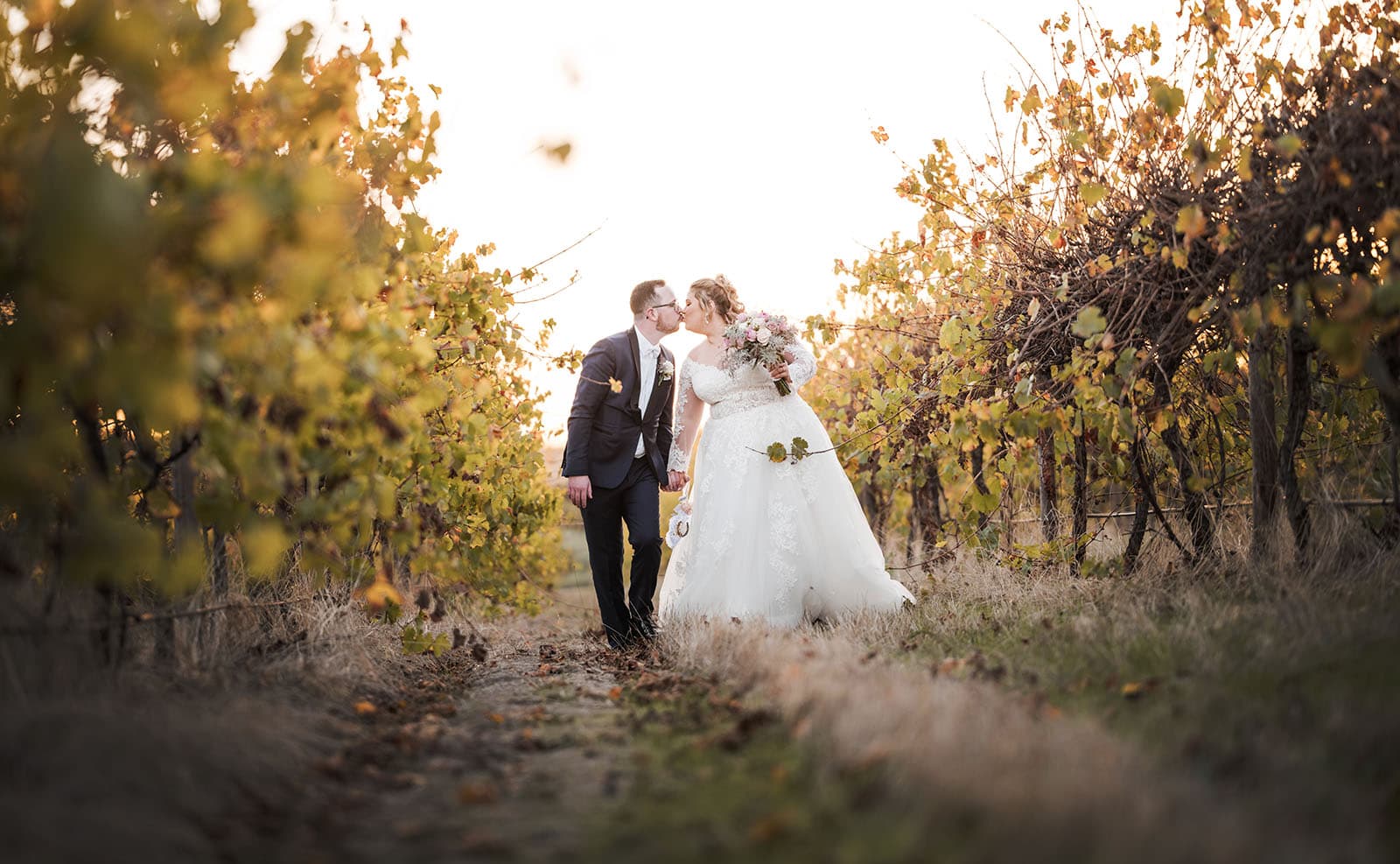mclaren vale ekhidna wines wedding - kait & brayden 55 Kiss in the Ekhidna Wines vineyard