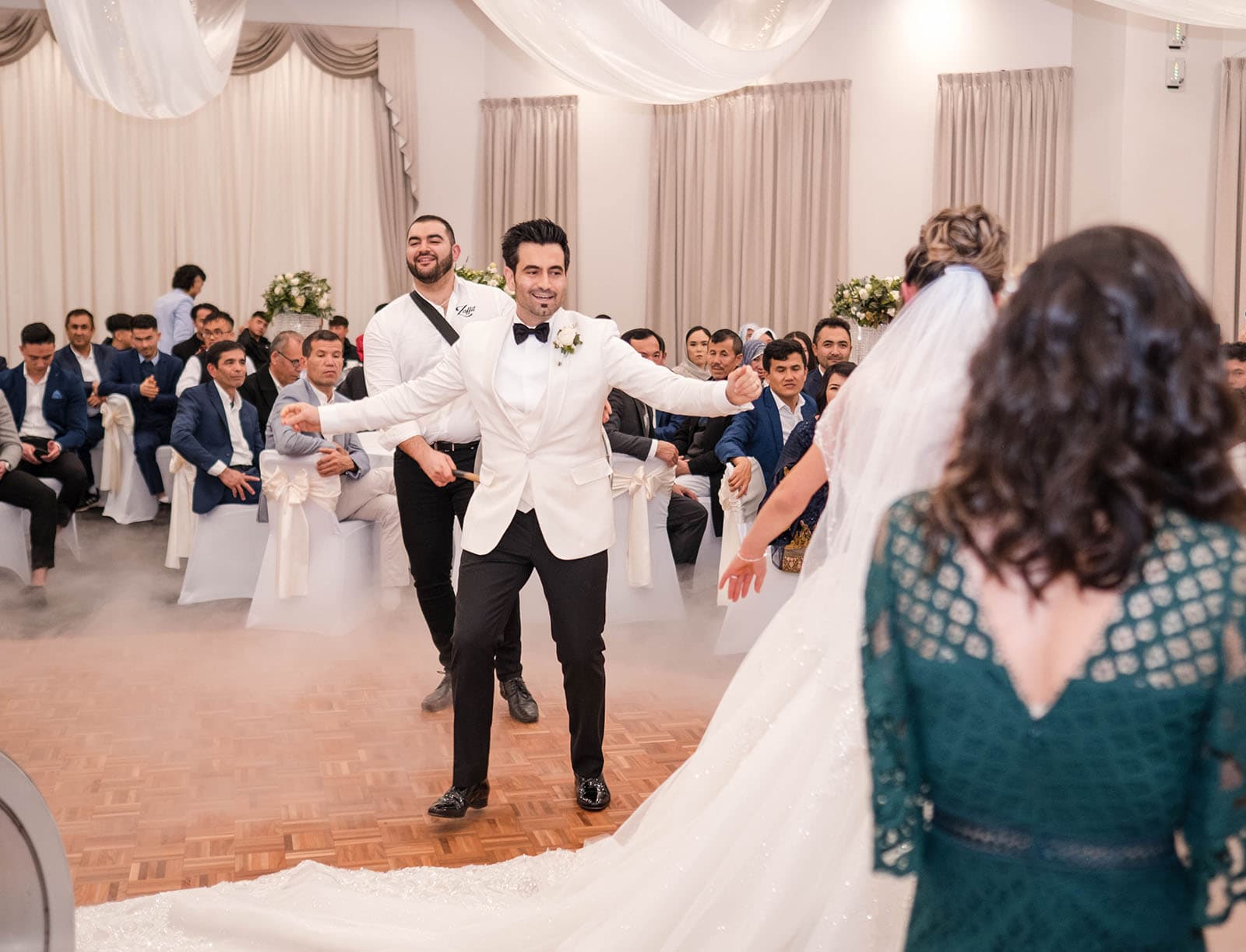 adelaide bridal photoshoot and reception - emre & sara 54 Bridal entraance dance