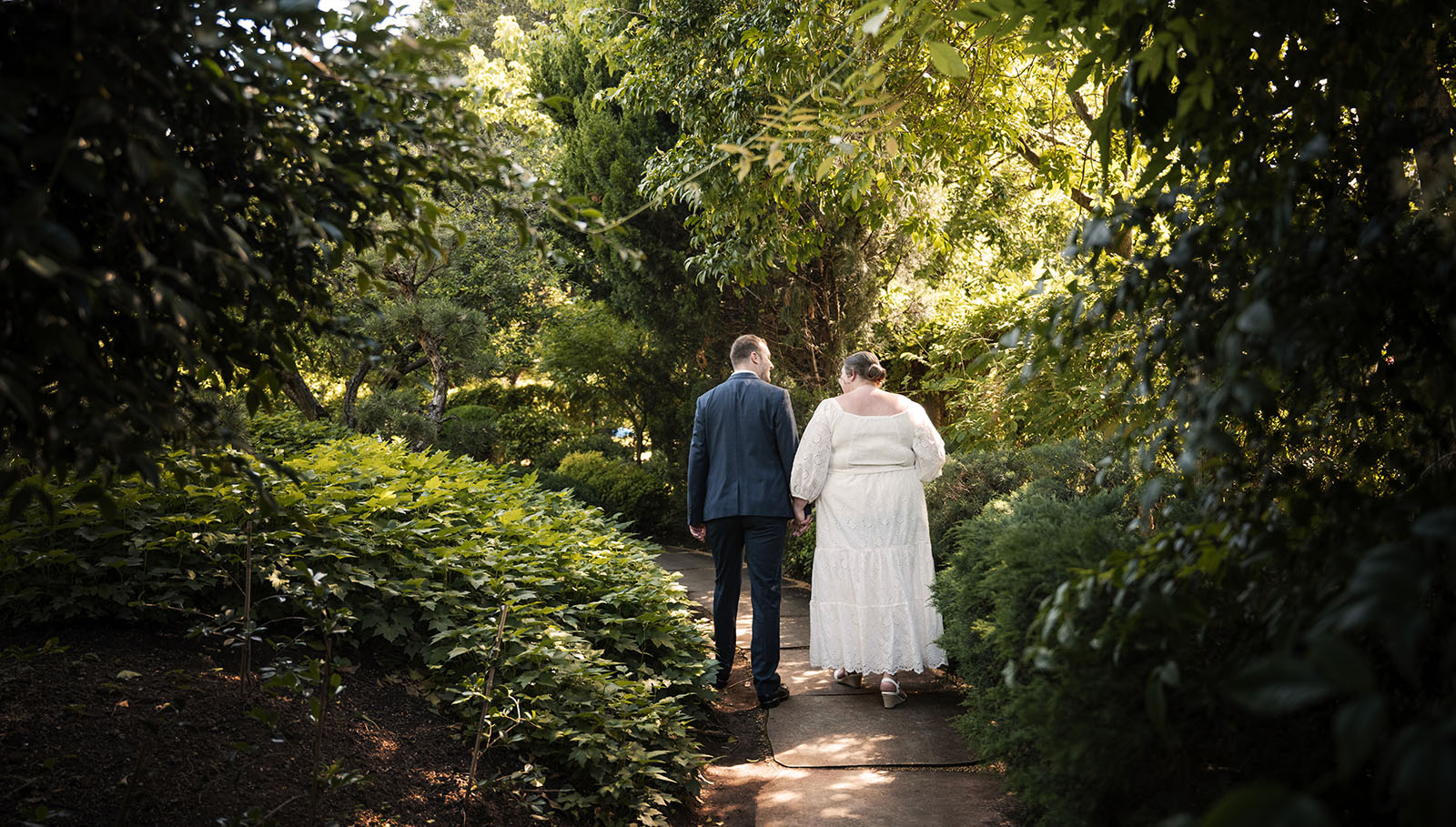 marriages registration office wedding - dayna & alex 17 Bridal couple in himeji gardens