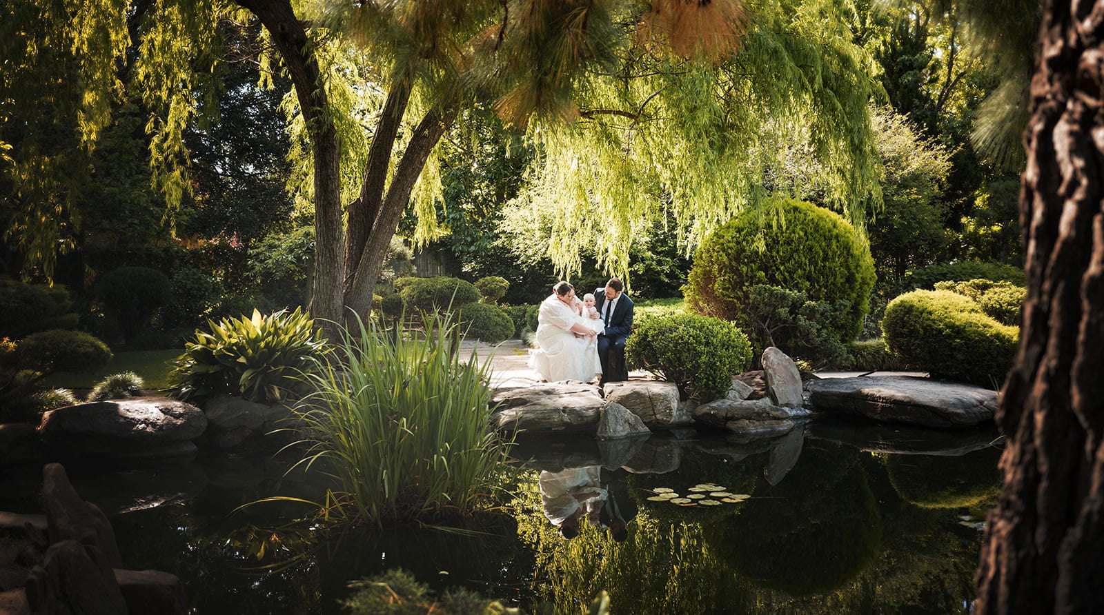 marriages registration office wedding - dayna & alex 19 Bridal family under the willow