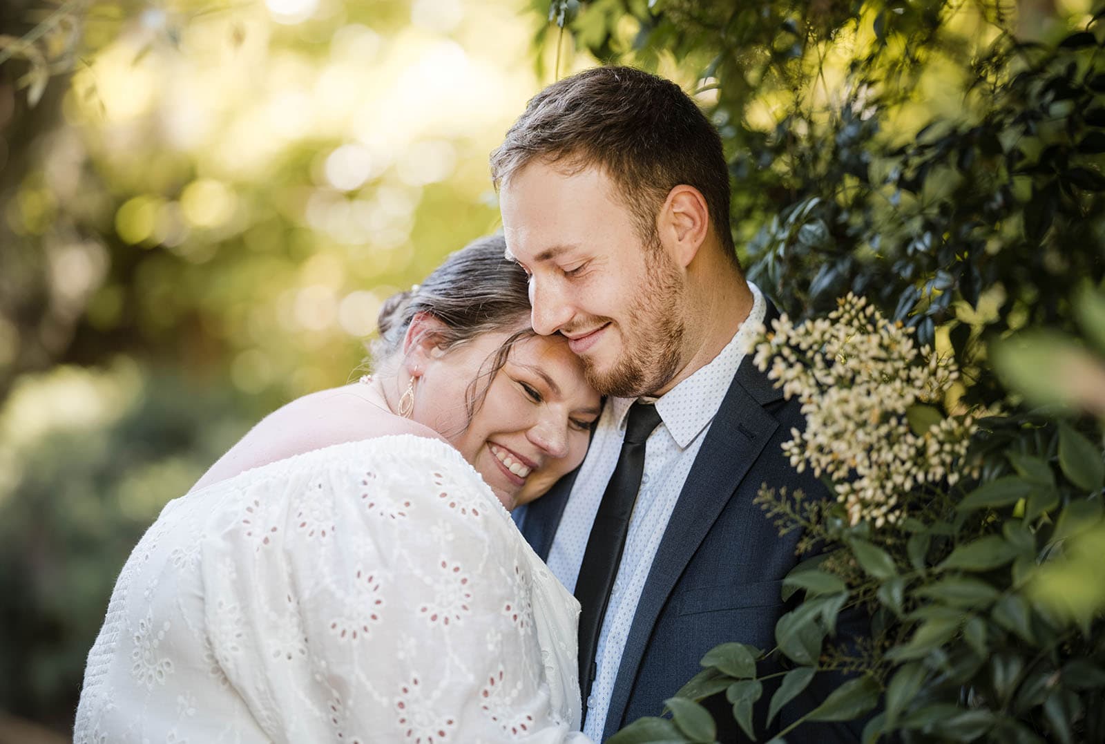 marriages registration office wedding - dayna & alex 16 Hugs in Himeji Gardens