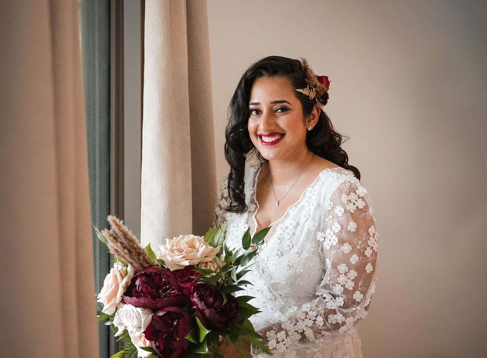 ekhidna winery wedding - chami & bryce 8 Smiling bride holding bouquet in window