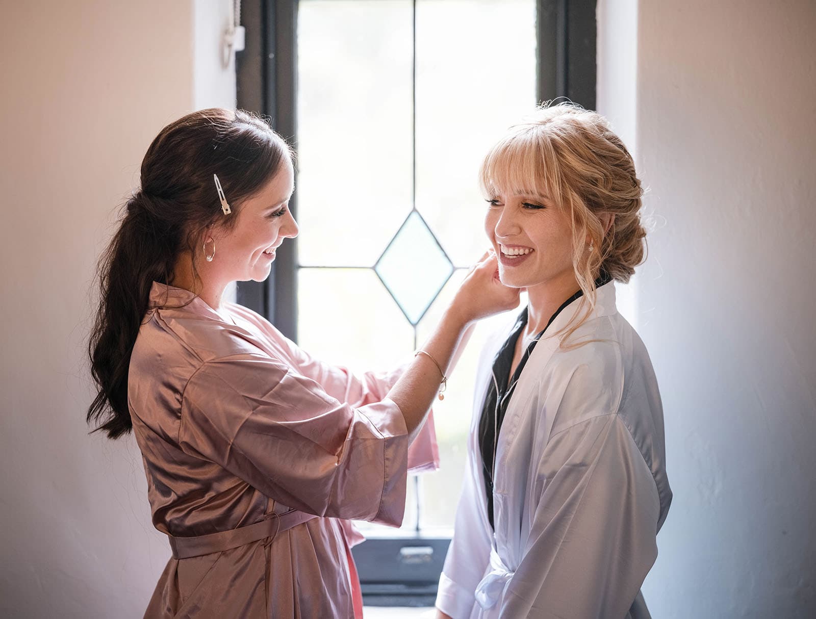 the manor basket range wedding - cassie & danny 18 Bridesmaid helping with earrings
