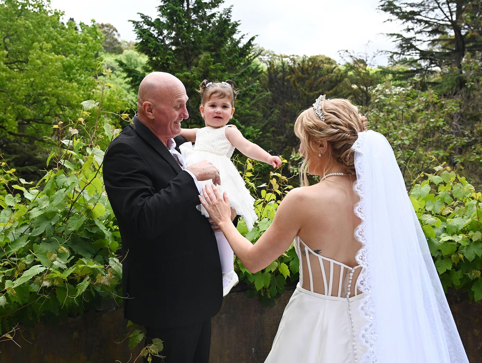 the manor basket range wedding - cassie & danny 28 Dad first look with little one too