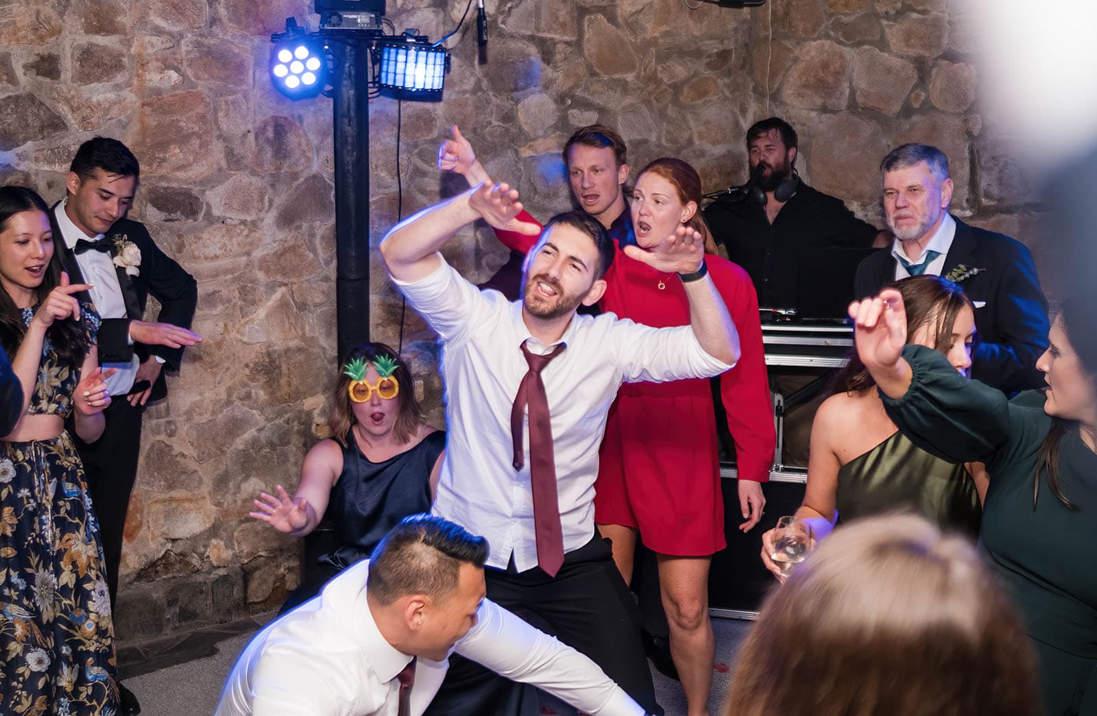 the manor basket range wedding - cassie & danny 87 Dancefloor fun
