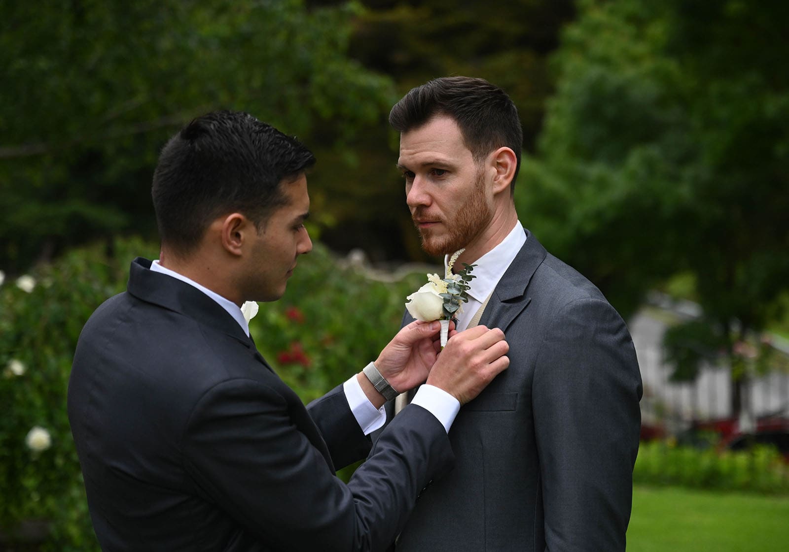 the manor basket range wedding - cassie & danny 8 Groomsman pinning flower