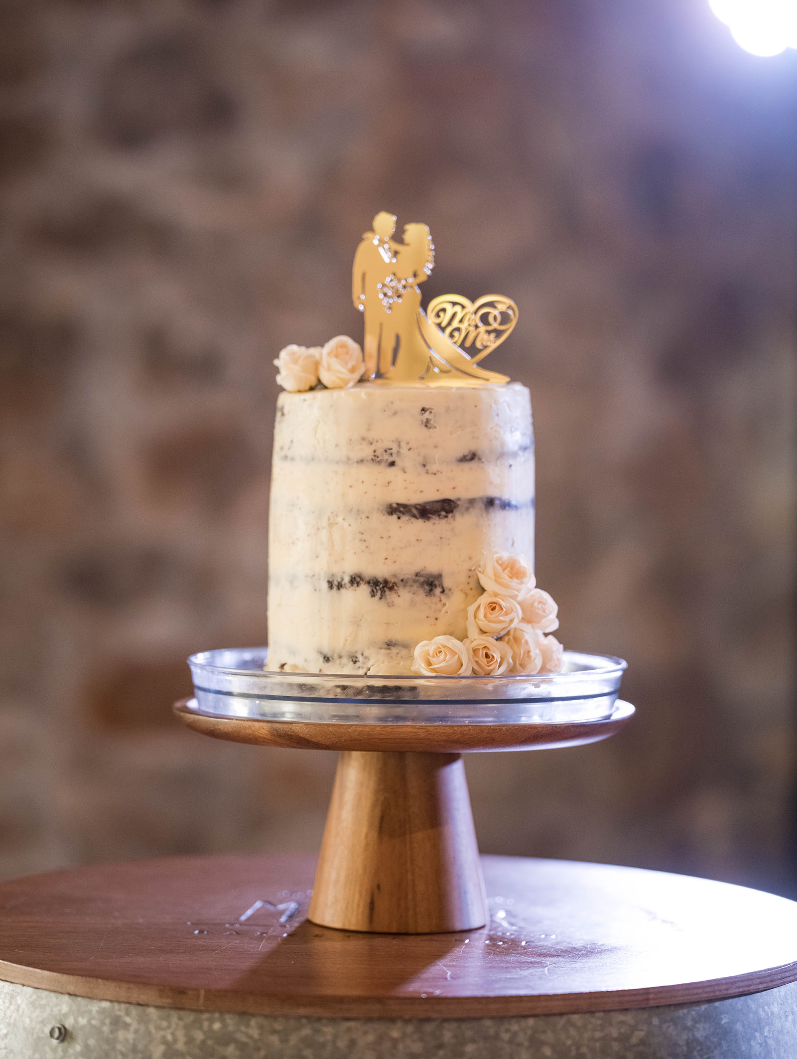 the manor basket range wedding - cassie & danny 72 Wedding cake on wooden pedestal
