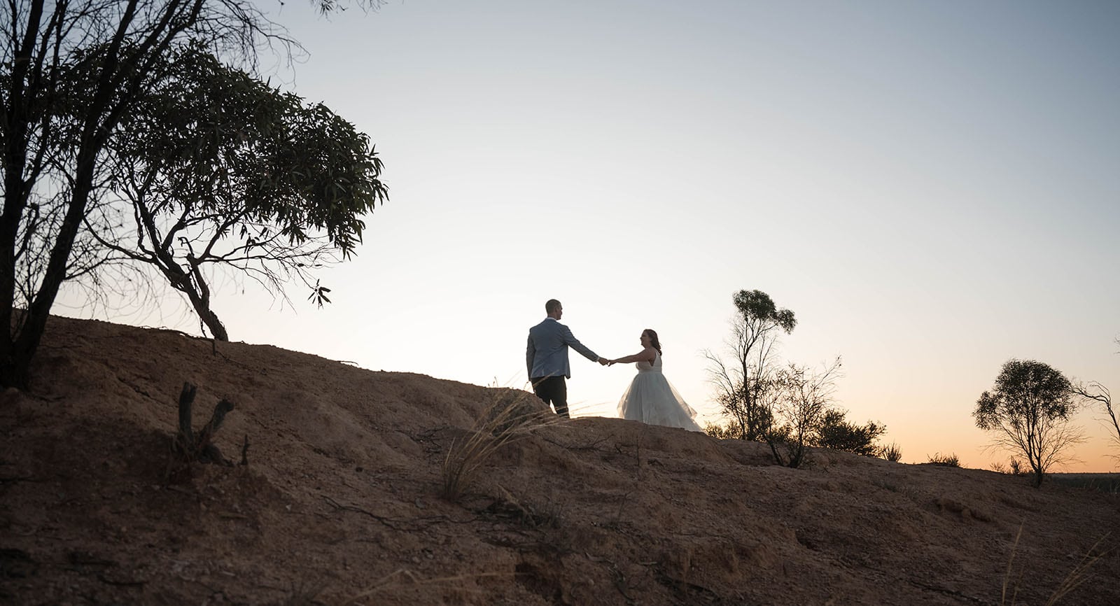 riverland wine centre wedding - lisa & mitch 208 Bride and groom Silhouette