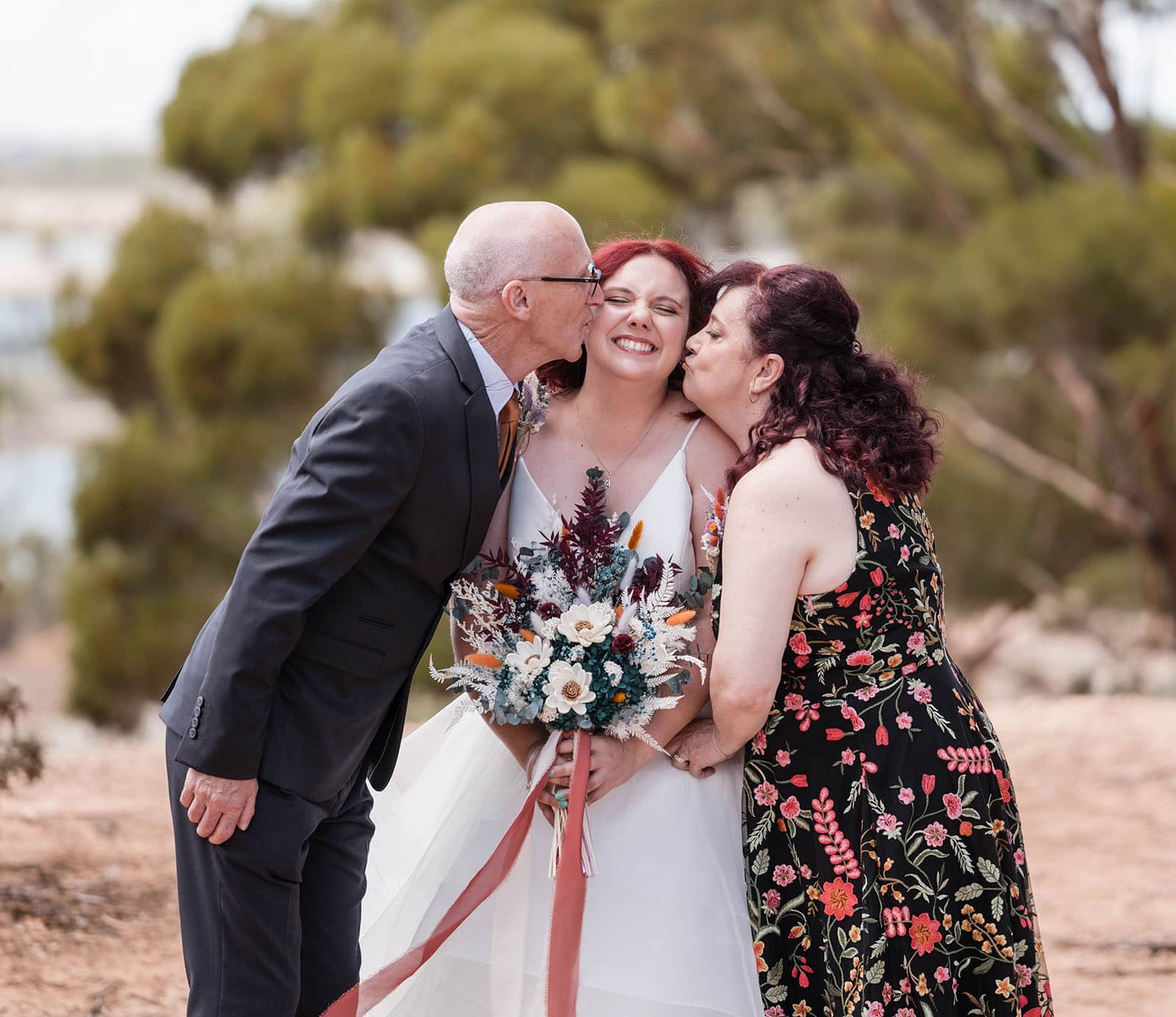 riverland wine centre wedding - lisa & mitch 177 Mum and Dad kiss on the cheek