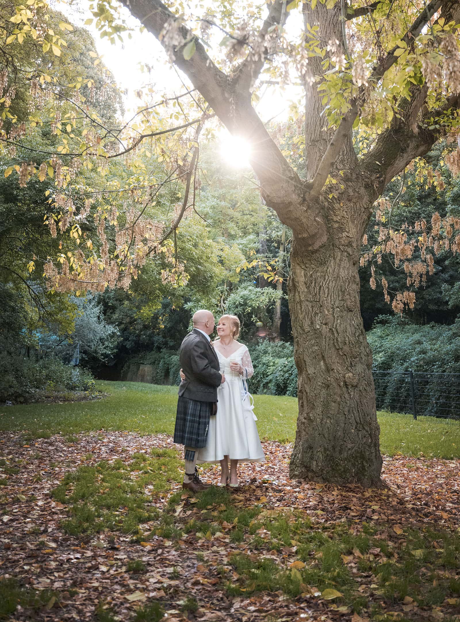 barbershop gazebo wedding, botanic gardens - helen & john 18 Bride and groom under big tree