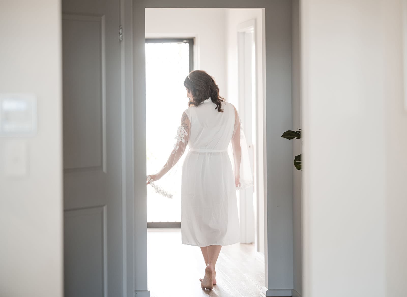 sneakys wedding - ash & michael 62 bride nonchalantly walking down hall