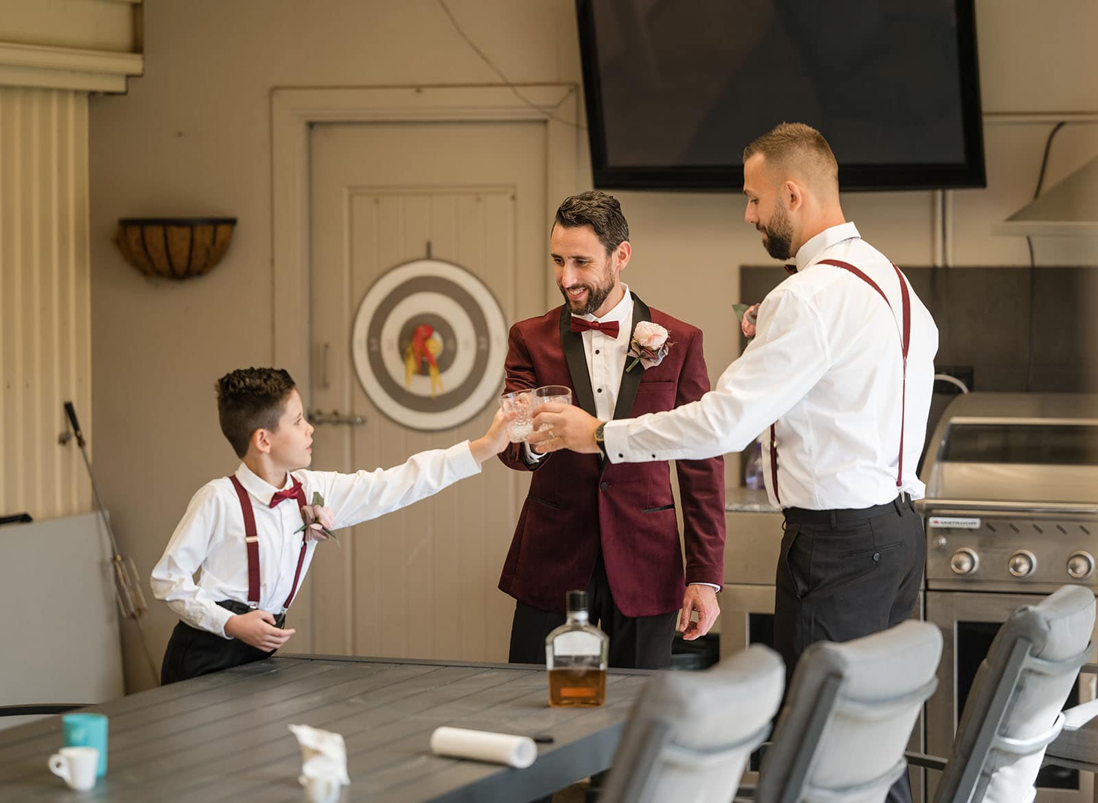 sneakys wedding - ash & michael 52 Groomsmen cheers