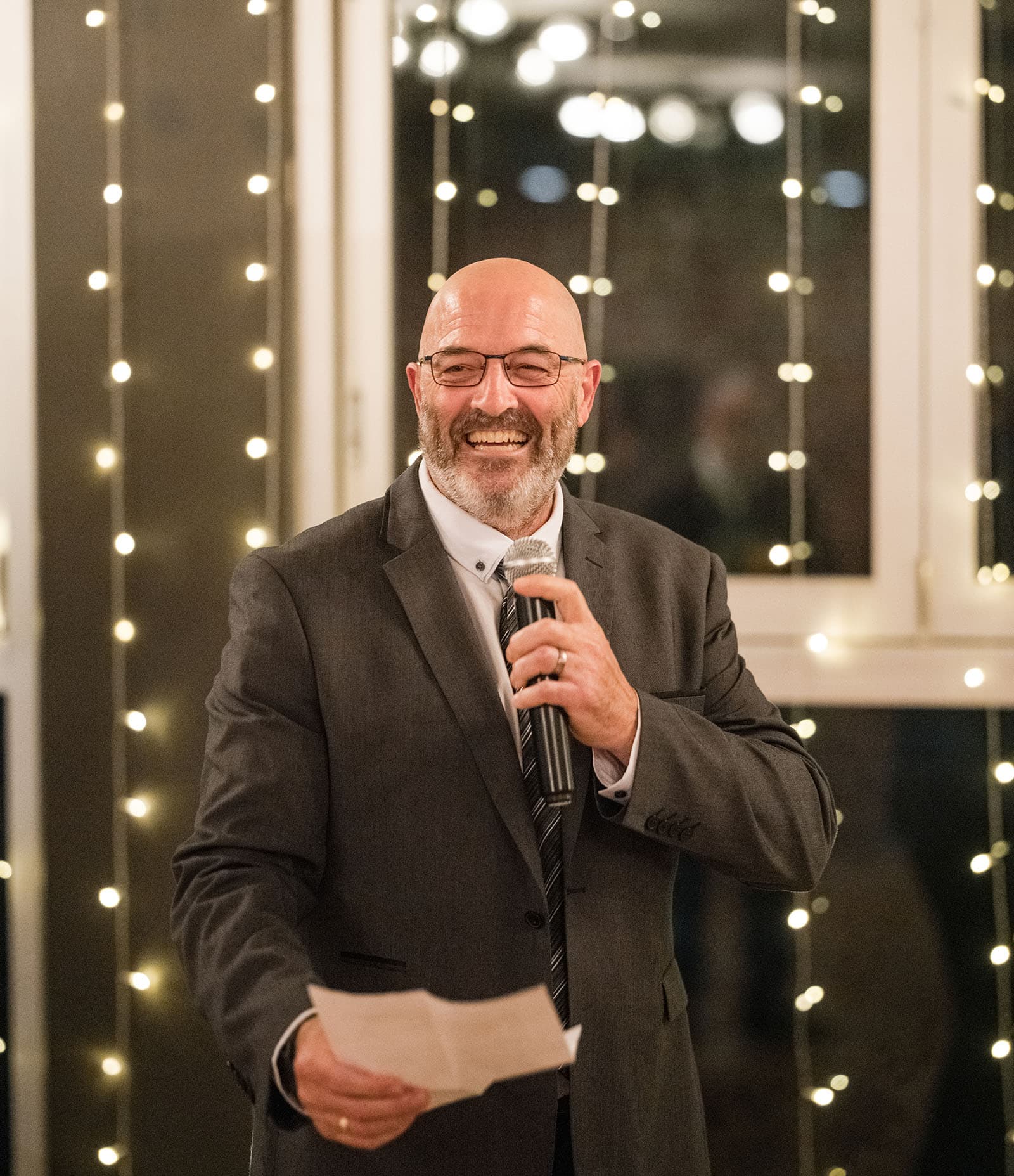 sneakys wedding - ash & michael 116 Smiling speech giver