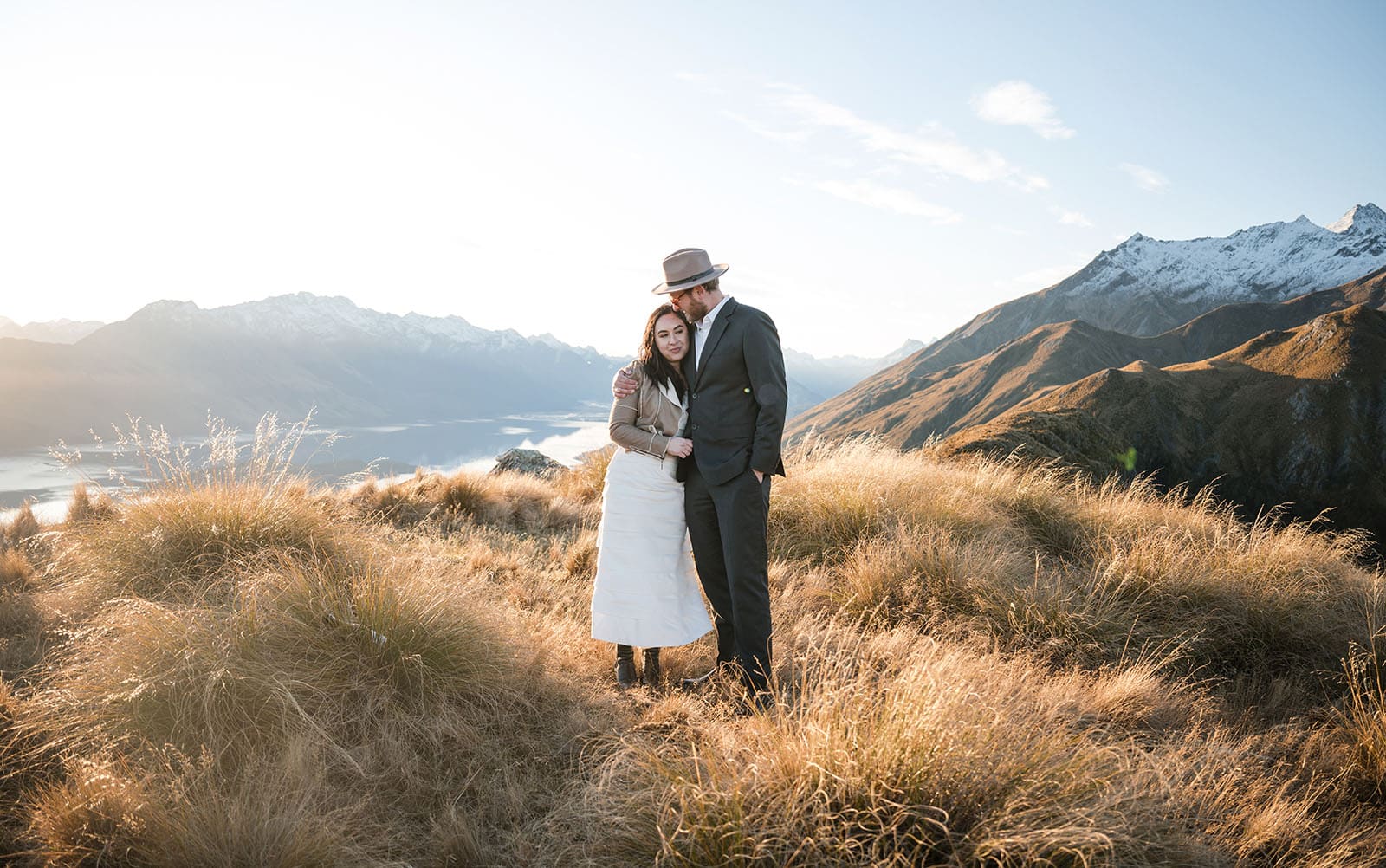 incredible queenstown wedding photoshoot - wendy & frank 54 Hugs in the grass
