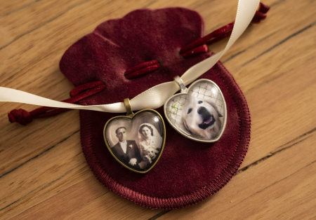 heart-shaped wedding bouquet photo memory charm 1 Heart-shaped Wedding Bouquet Photo Memory Charm