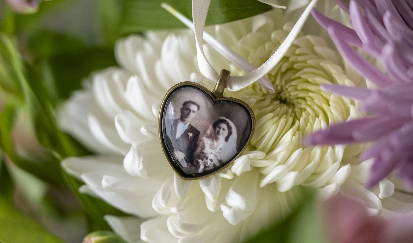svenstudios bridal bouquet charms - made in adelaide 7 Heart shaped Bridal bouquet charm bronze