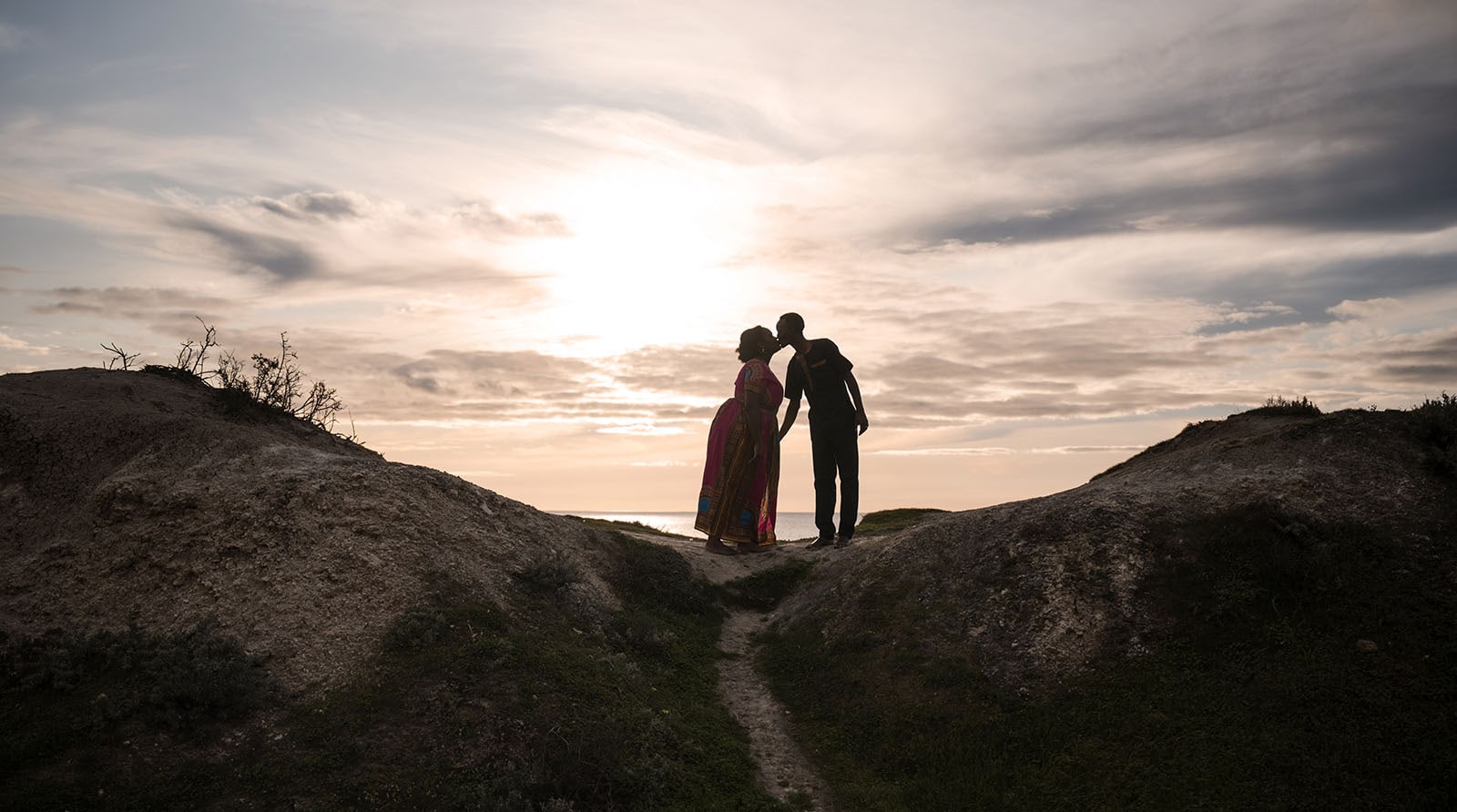 pt willunga renewal of vows - lauryn & calvin 269 silhouette of couple kissing at sunset
