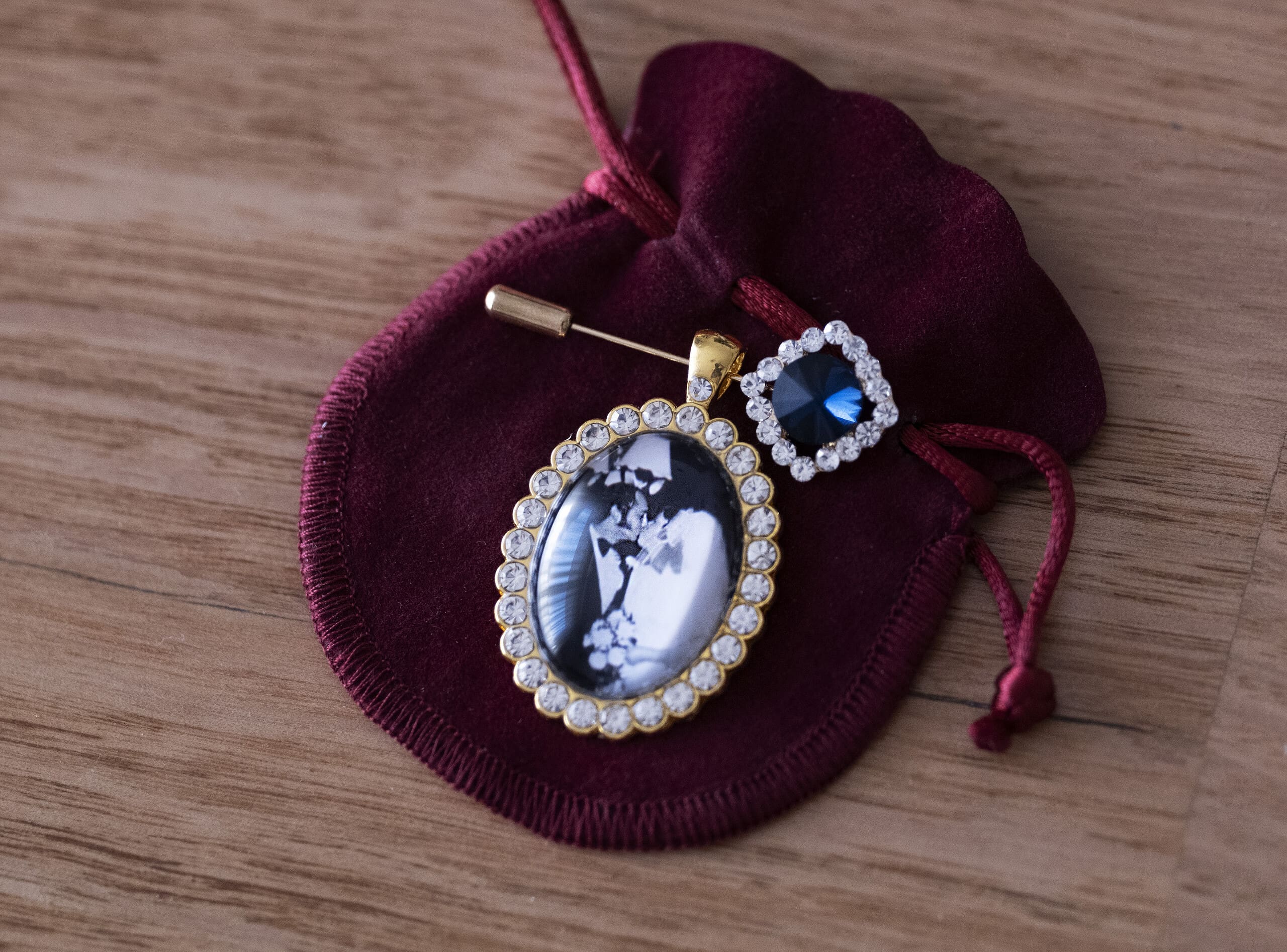Deluxe Oval Memorial Photo Charm alone