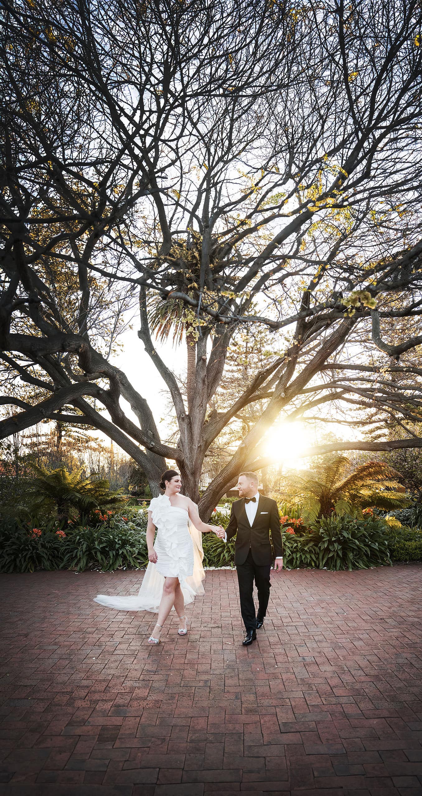 glenelg's partridge house wedding - emma & steven 163 Bridal couple under tree