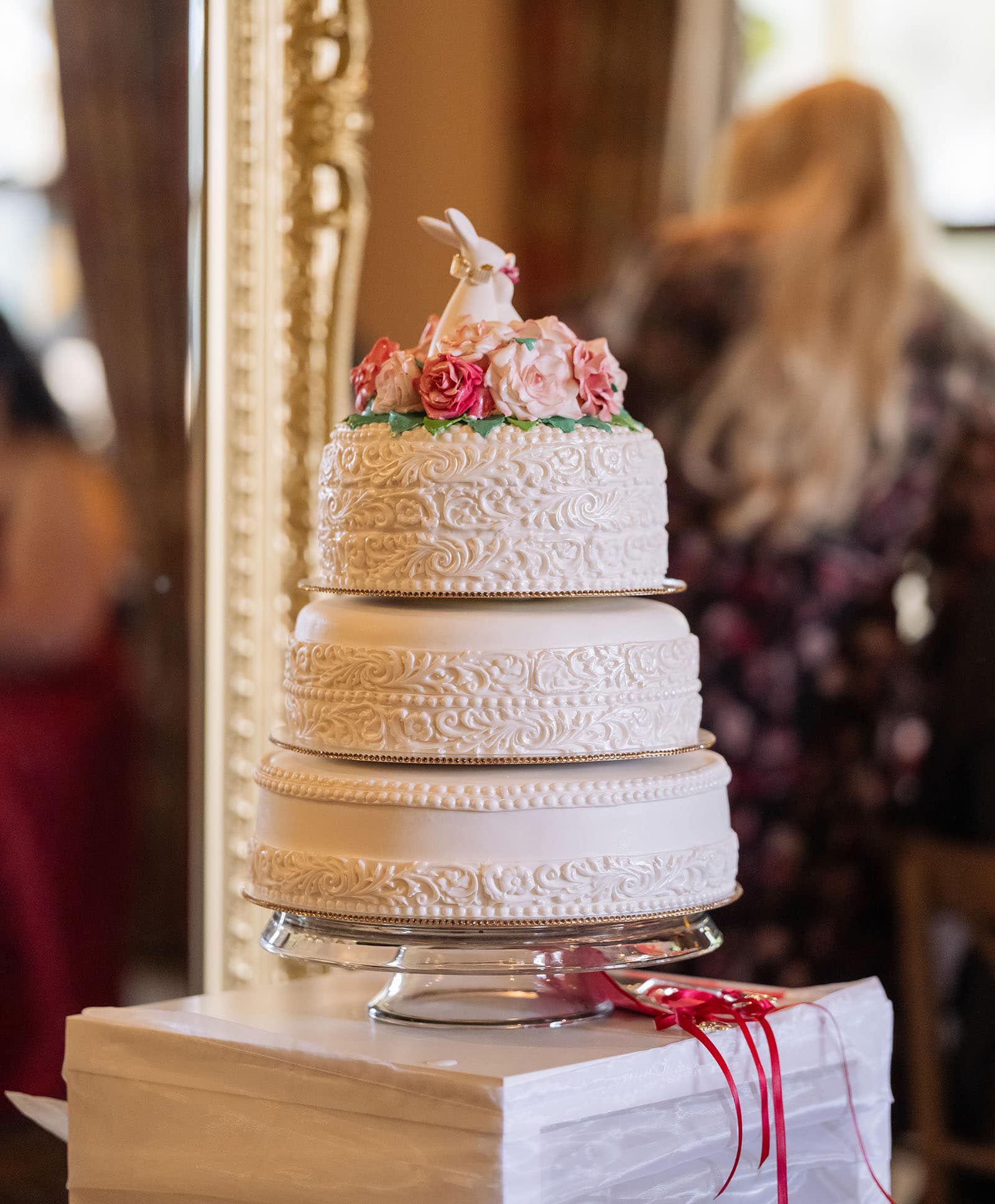 templewood house wedding - michelle & andrew 47 3 tiered white wedding cake